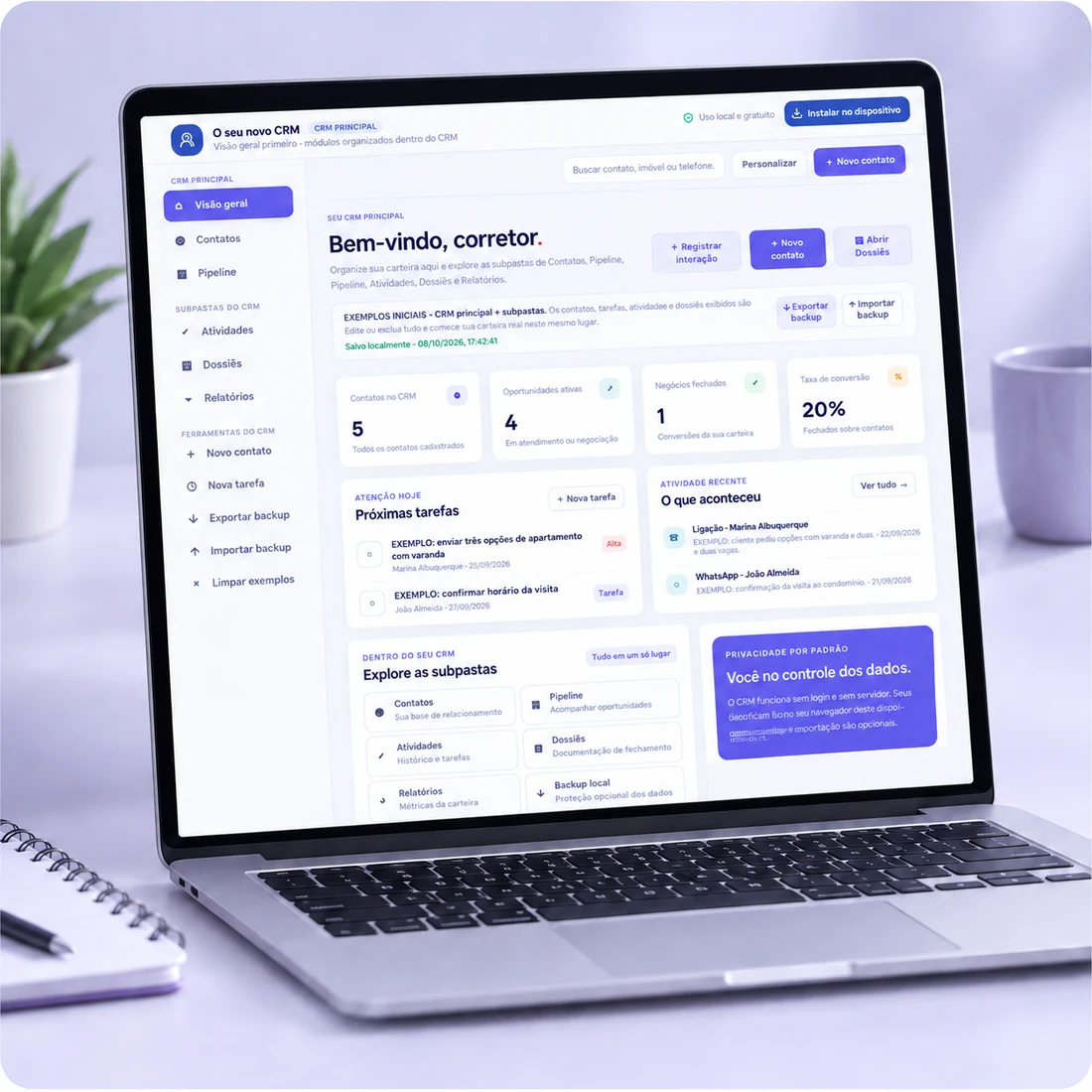 Notebook com o painel do novo CRM, contatos, oportunidades e tarefas